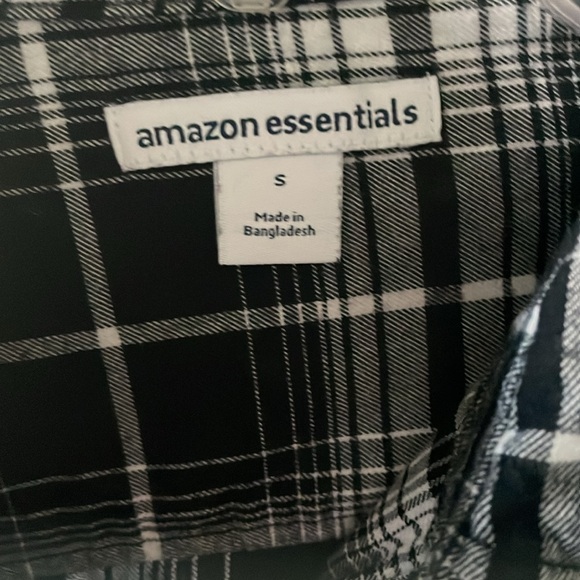 ❤️5/$15 Amazon essentials button up - Picture 2 of 3